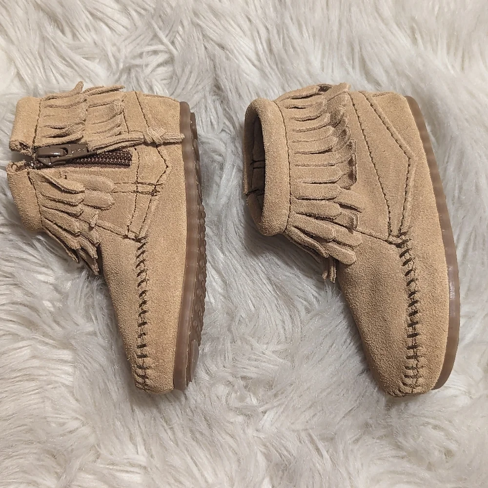 NWT Baby Minnetonka Double Fringe Bootie in Taupe